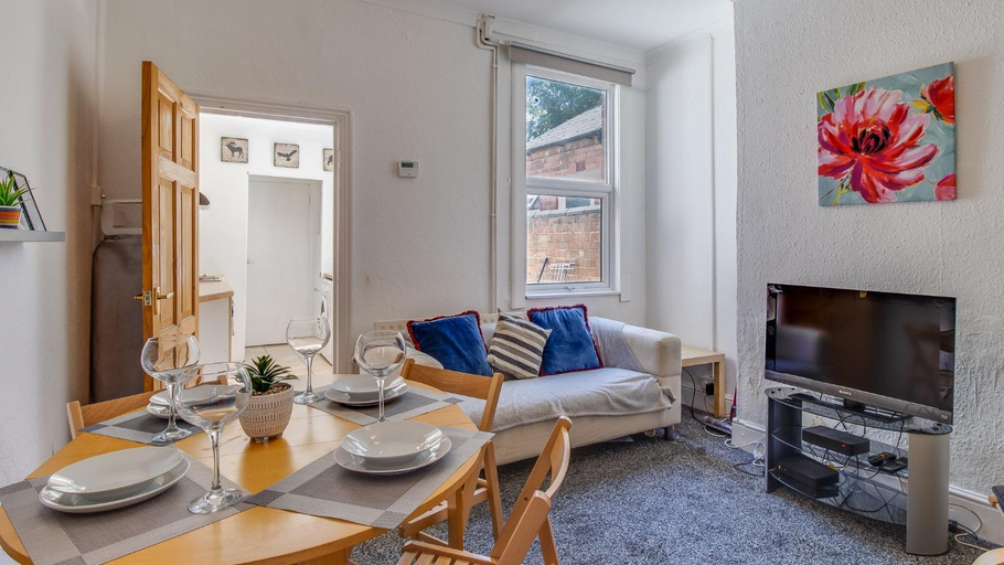 Others 2, Modern Coventry Stay Sleeps 6, Coventry