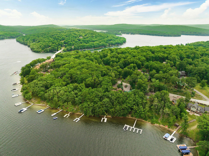 Others 5, Laurel Cove by Taylor Made Deep Creek, Garrett