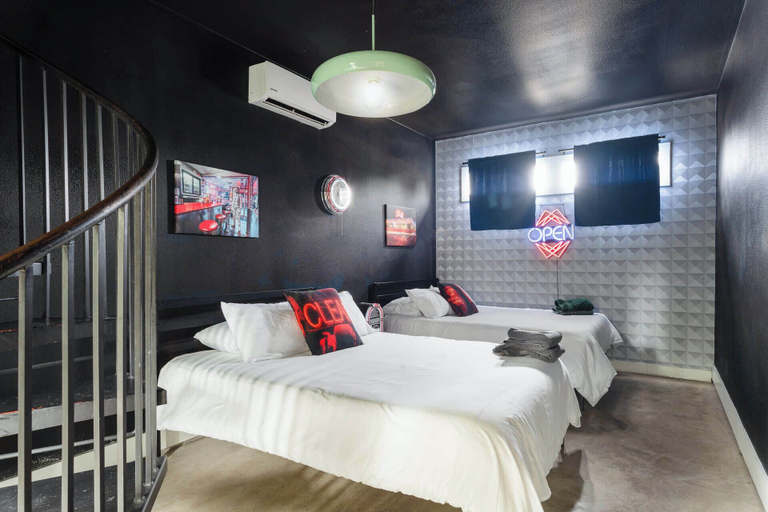 Bedroom 2, Heated Pool Haven w Hot Tub 3 min to DT, Travis