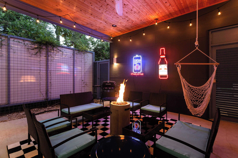 Food & Drinks 4, Modern ATX Mansion Walk to 6th Street, Travis