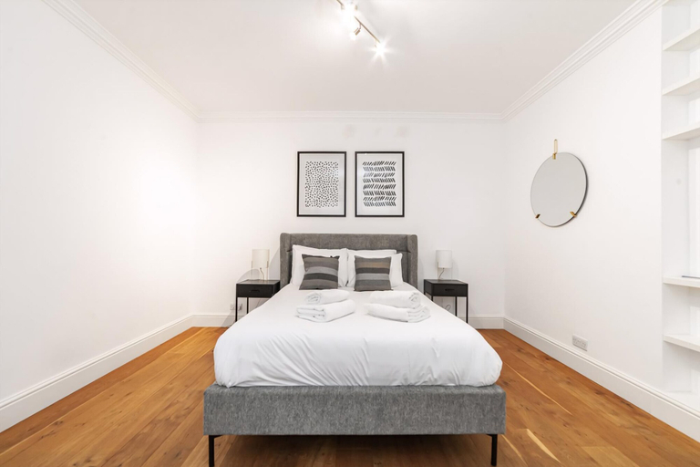 Bedroom 3, Elegant Two-level Kensington Apartment, London