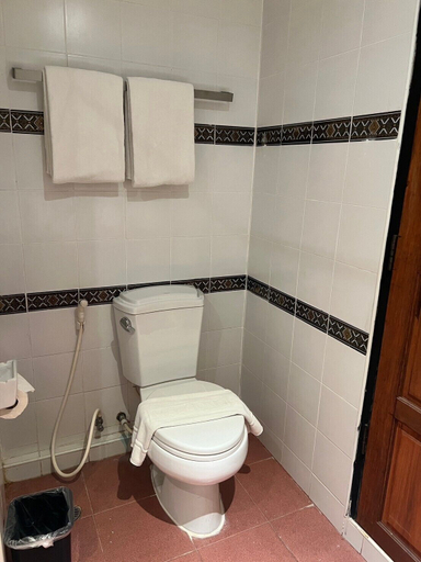 Bathroom 5, A Hotel Budget, Chiang Saen