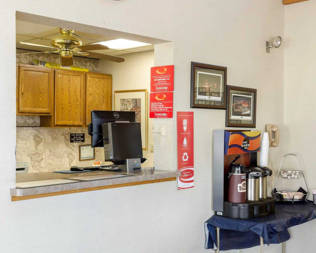 Public Area 3, Econo Lodge Watertown, Codington