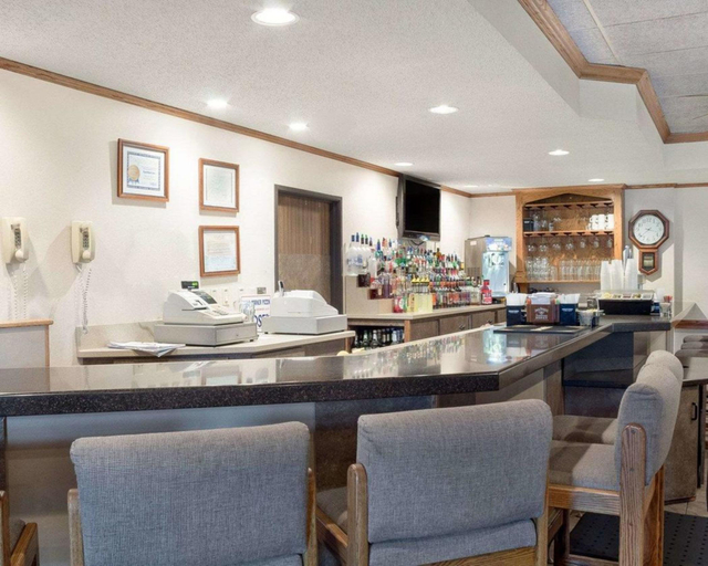 Food & Drinks 5, Quality Inn Bismarck I-94, Burleigh