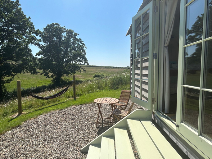 Terrace/patio 3, Cosy Luxury Foxglove Hut With Private Fire Bowl, Devon