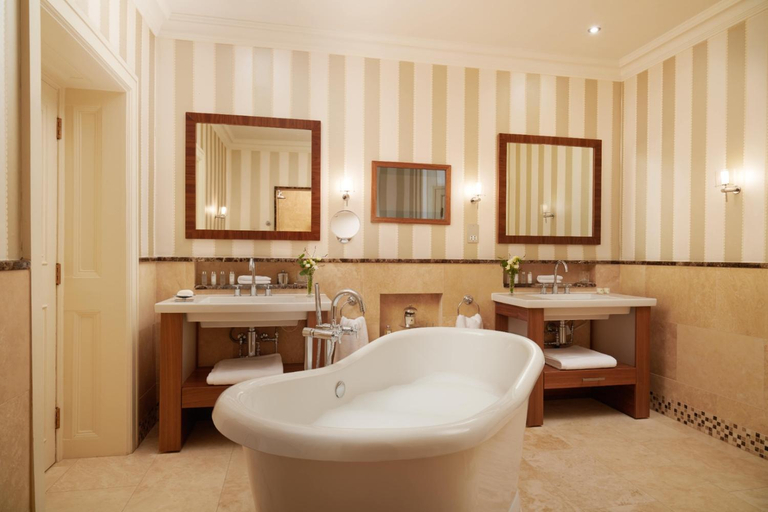 Bathroom 4, Dromoland Castle