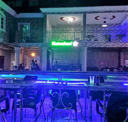Others 2, ELITES POOLBAR & LODGE, Obio/Akp