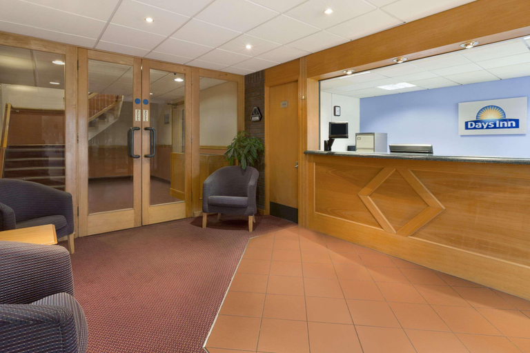 Public Area 2, Days Inn by Wyndham Taunton, Somerset