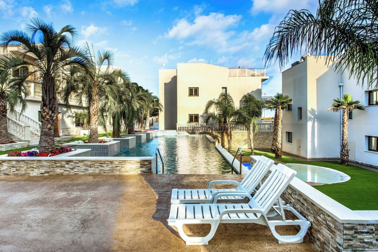 Sport & Beauty 4, Calma Holiday Villas, Girona