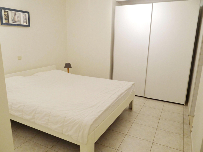 Bedroom 5, Apartment in Nieuwpoort by the Beach, West-Vlaanderen