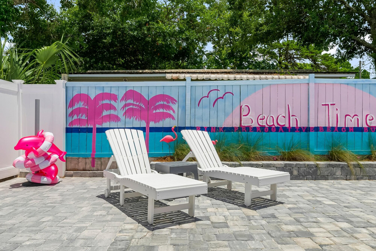 Others 5, Beach House - Pink Prerogative by PHG, Bay