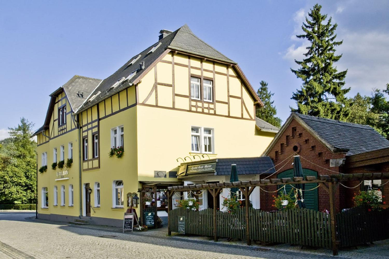 Exterior & Views