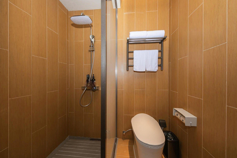 Bathroom 4, Ji Hotel Beijing Huilongguan Jishuitan Hospital, Beijing