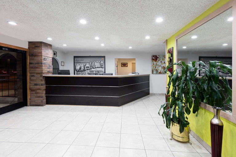 Public Area 2, Super 8 by Wyndham Sapulpa/Tulsa Area, Creek