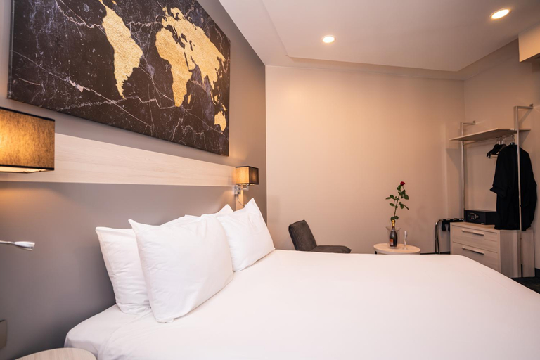 Bedroom 2, Hotel Univers, Alpes-Maritimes