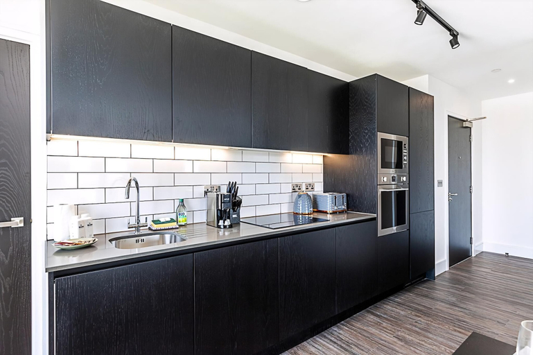 Others 5, Stylish West London Apartment, London