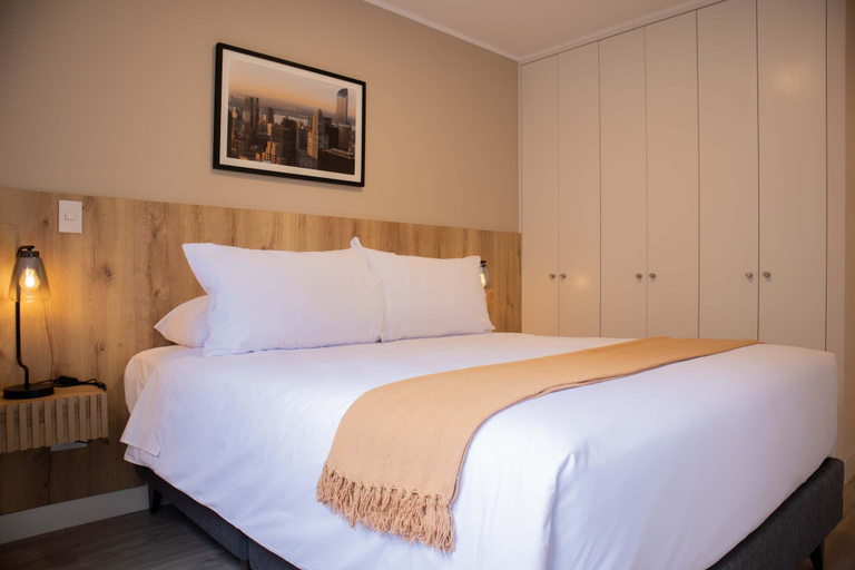 Room 4, w Impressive 1BR w Balcony in Miraflores, Lima