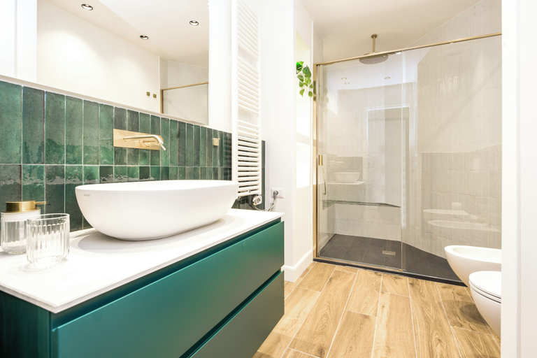 Bathroom, Chic apartments in Piazza Dante, Genova