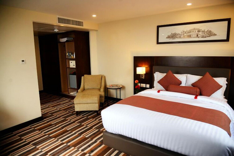 Bedroom 2, Avari Xpress Gulberg, Lahore