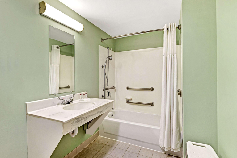 Bathroom 4, Saco Bay Hotel, York