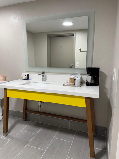 Bathroom 4, Days Inn by Wyndham Clanton AL, Chilton
