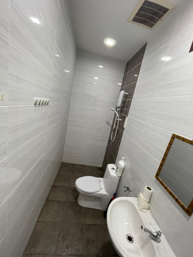 Bathroom 2, Austin2 24paxs Pool Table Karaoke BBQ Corner Unit, Johor Bahru