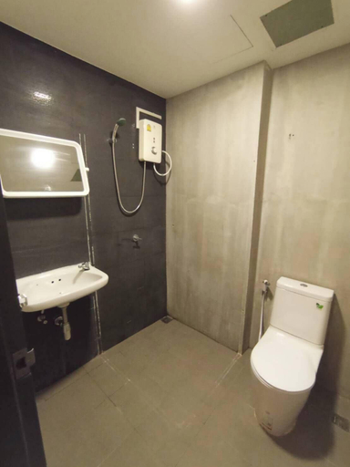Bathroom 4, GO INN Silom Road - BTS Saint Louis, Bang Rak