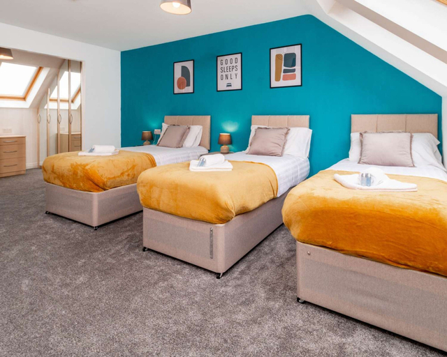 Room 3, 4BR Westlake Accommodation, Cambridgeshire