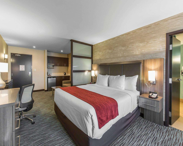 Bedroom 3, Comfort Inn & Suites Airport North, Division No. 6