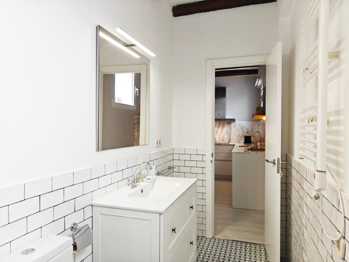 Bathroom 3, Charming Lope de Vega - Lovely Central Apartment, Madrid