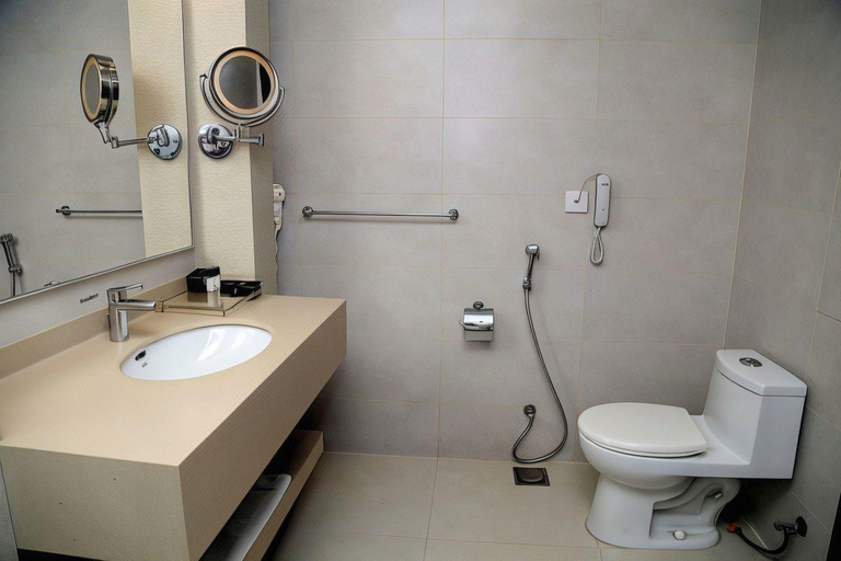 Bathroom 5, Nine Tree Luxury Hotel & Suites Lahore, Lahore