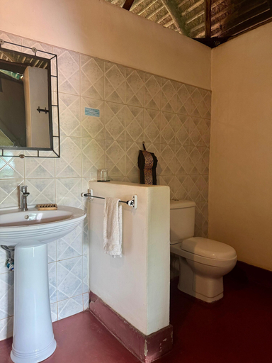 Bathroom 2, Bwana Tembo Safari Camp, Nwoya