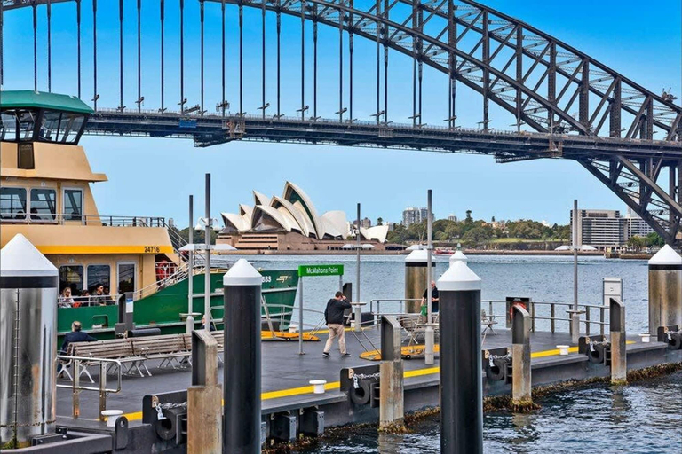 Room 3, Harbourside 15 in Mcmahons Point, Sydney