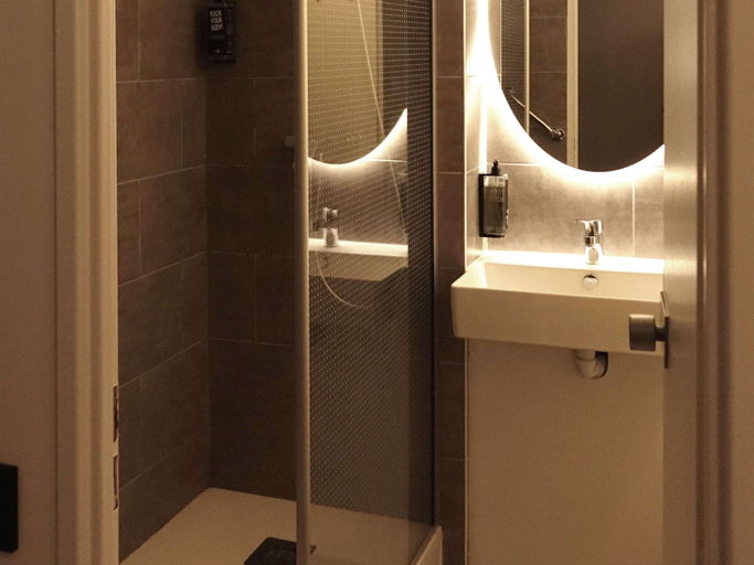 Bathroom 4, ibis Lille Centre Grand-Place, Nord