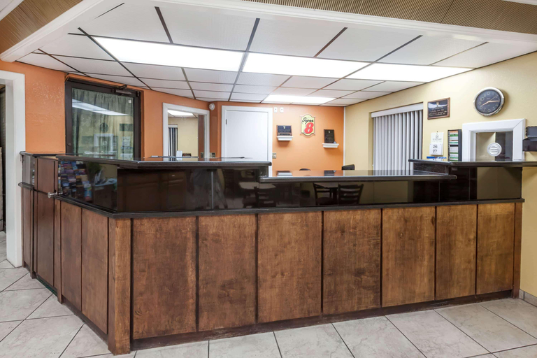 Public Area 3, Super 8 by Wyndham Clinton, Custer