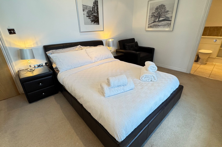 Room 5, 2-bed Apt, Sleeps 7, 5 Mins to Camden Market, London
