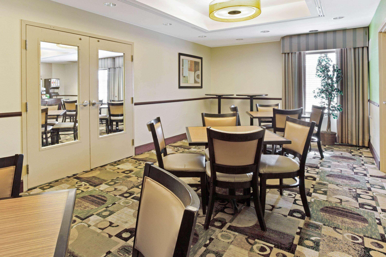 Public Area 3, La Quinta Inn & Suites by Wyndham Lancaster, Lancaster