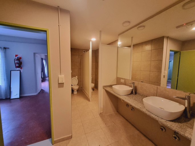 Bathroom, Guanaco Hostel, Biedma