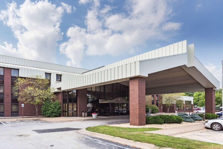 Exterior & Views 2, Ramada by Wyndham Bettendorf, Scott