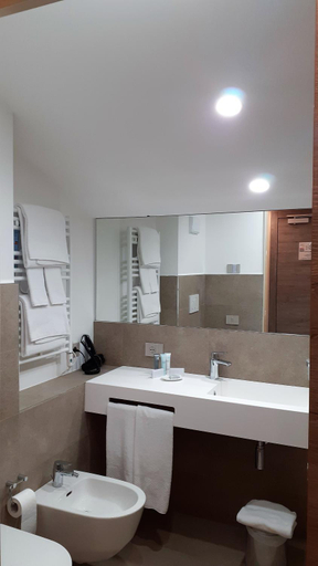 Bathroom 3, Livi Family Hotel, Sondrio