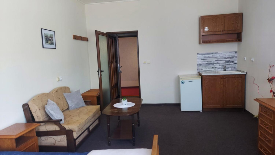 Others 5, Комплекс Плавис, Tryavna