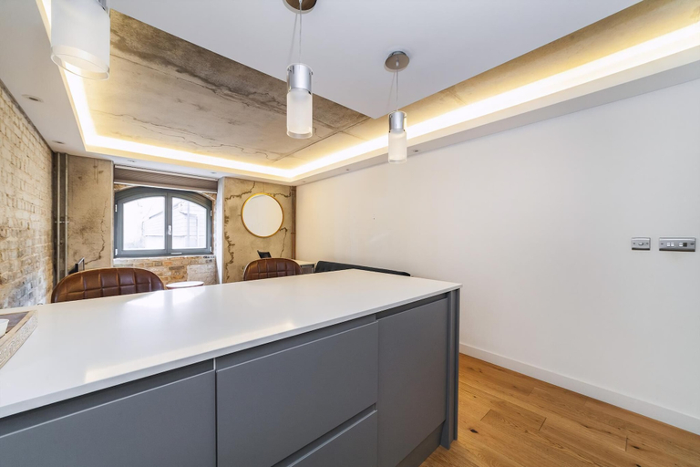 Others 5, Industrial-chic Flat Near Tower Bridge, London
