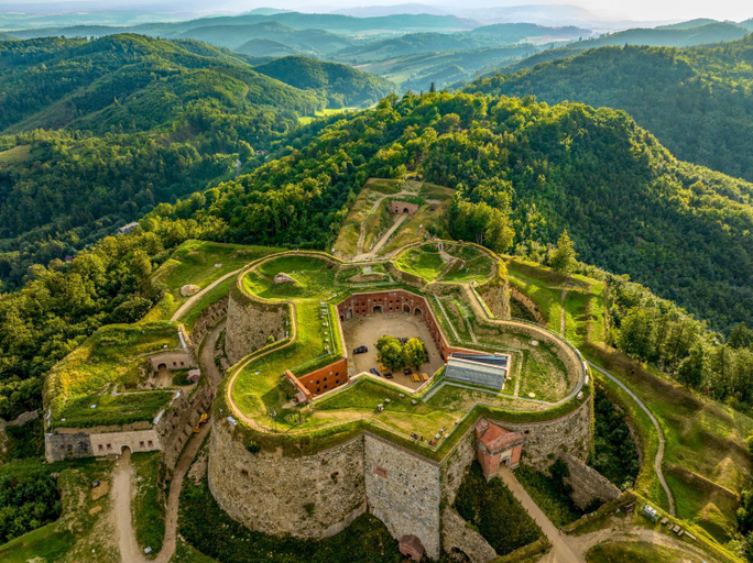 Others 5, Twierdza Srebrna Gora Donzon, Ząbkowice