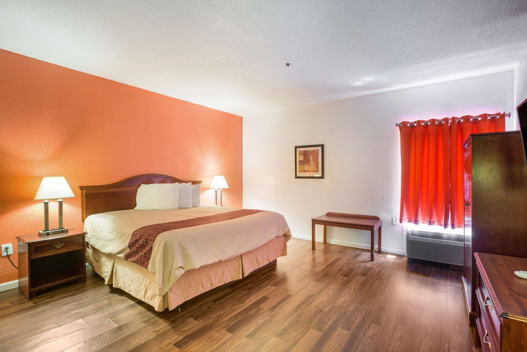 Bedroom 2, Budgetel Inns & Suites - Atlanta Galleria Stadium, Cobb