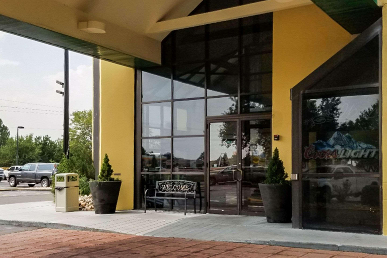 Exterior & Views 2, Clarion Inn, Larimer