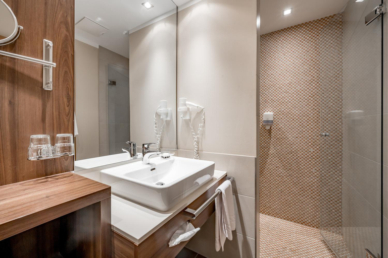 Bathroom 3, Vierjahreszeiten, Schwaz