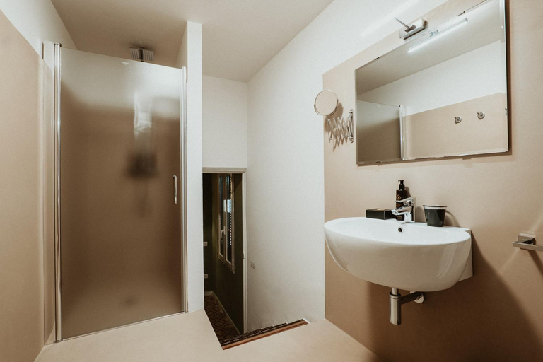 Bathroom 5, Palazzo Flora, Lecce