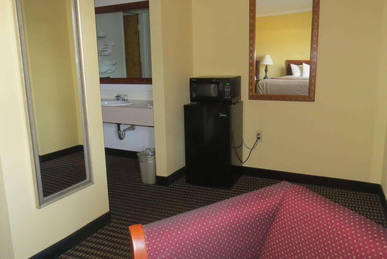 Bedroom 3, Travelodge By Wyndham Stratton, Kit Carson