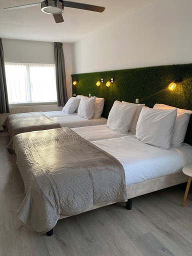 Bedroom 5, Hotel Emilia, Loon op Zand