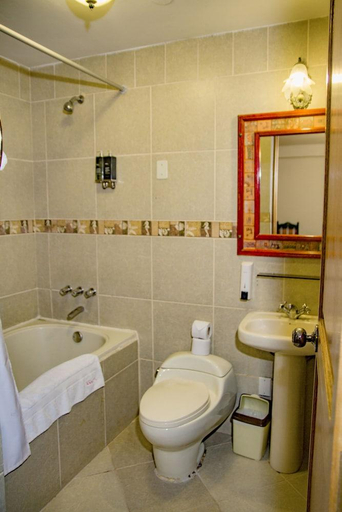 Bathroom 4, Hotel Warari, Cusco